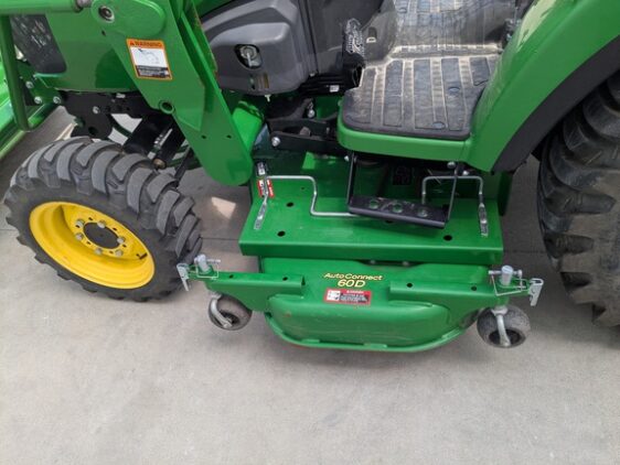 2018 John Deere 2032R - Image 11
