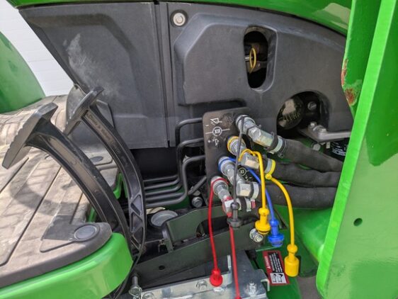 2018 John Deere 2032R - Image 16