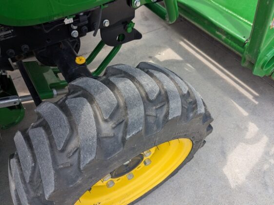 2018 John Deere 2032R - Image 9