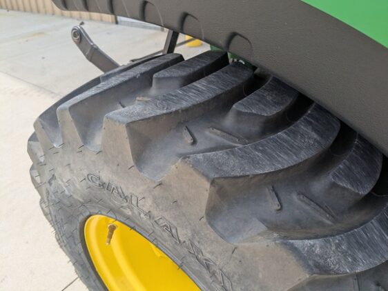 2018 John Deere 2032R - Image 8