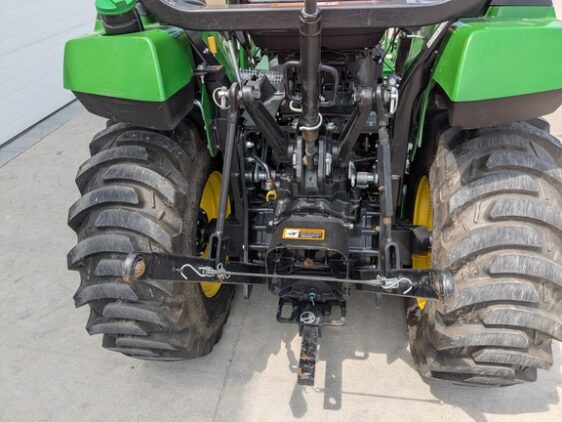 2018 John Deere 2032R - Image 10