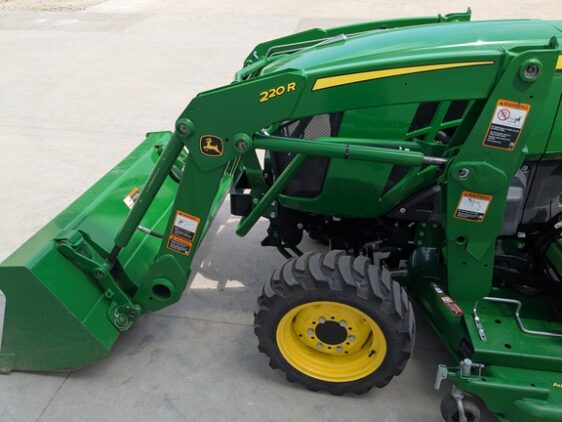 2018 John Deere 2032R - Image 7