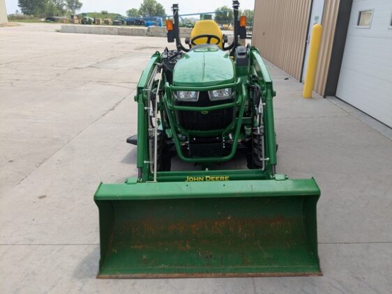 2018 John Deere 2032R - Image 14