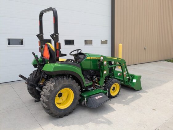 2018 John Deere 2032R - Image 5
