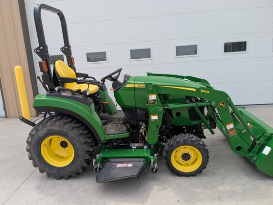 2018 John Deere 2032R - Image 4