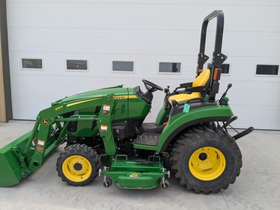 2018 John Deere 2032R - Image 2