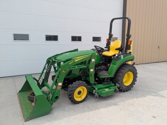 2018 John Deere 2032R