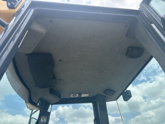 2013 John Deere 244J - Image 8