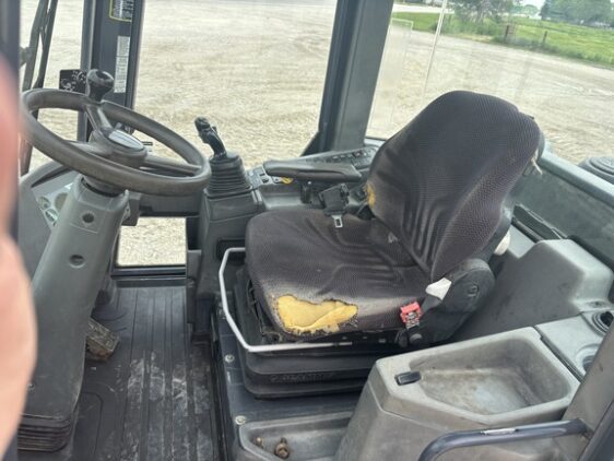 2013 John Deere 244J - Image 9