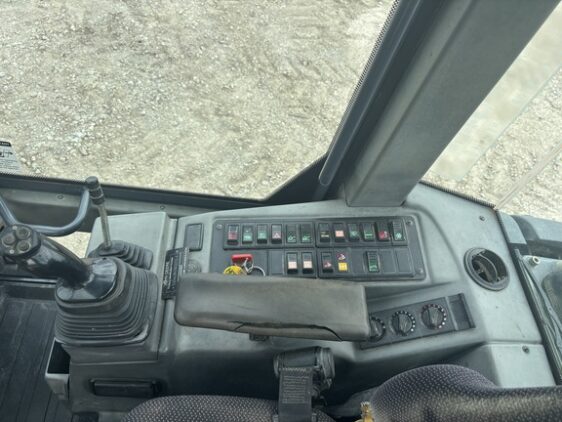 2013 John Deere 244J - Image 10