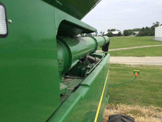 2017 John Deere S680 - Image 24