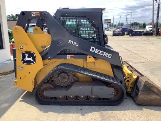 2022 John Deere 317G - Image 2