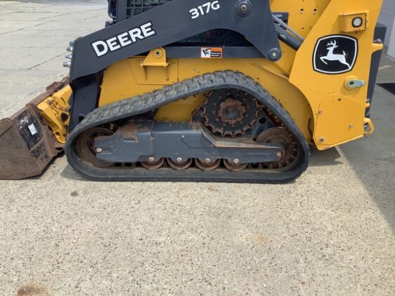 2022 John Deere 317G - Image 5