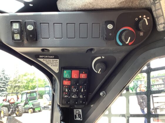 2022 John Deere 317G - Image 10