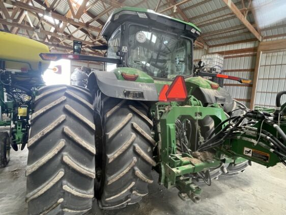 2023 John Deere 8R 370 - Image 11