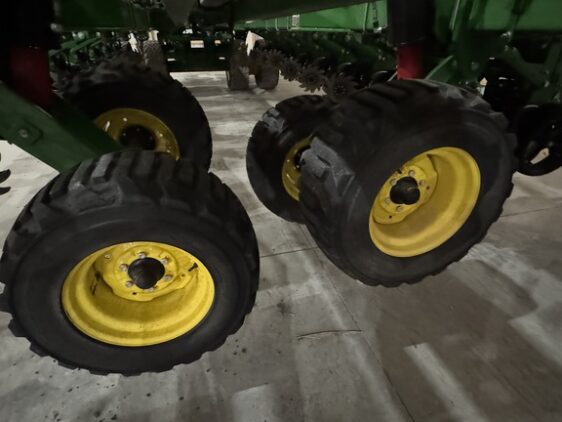 2025 John Deere DB60 - Image 32