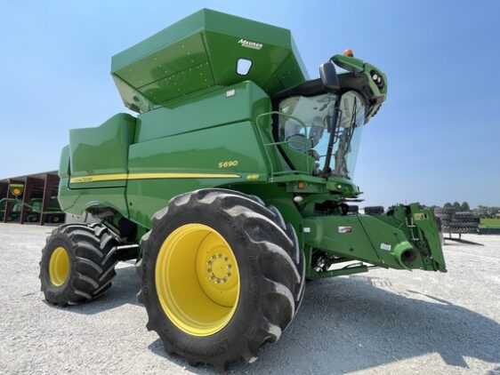 2017 John Deere S690