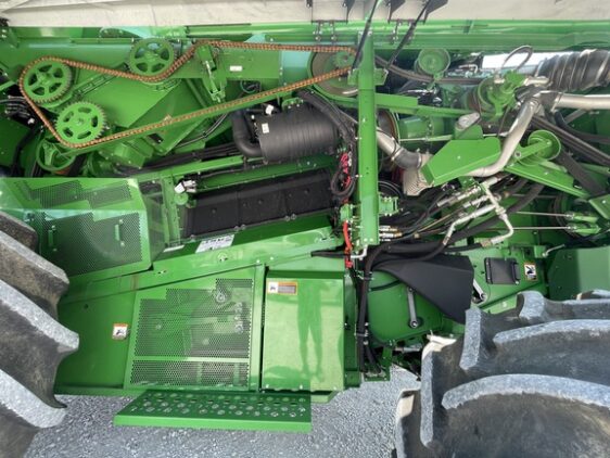 2017 John Deere S690 - Image 16