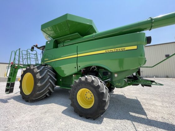 2017 John Deere S690 - Image 4