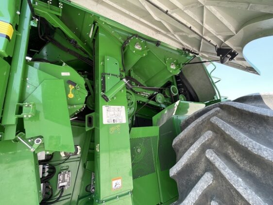 2017 John Deere S690 - Image 14