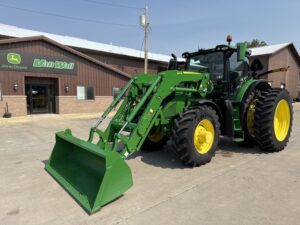2024 John Deere 6R 215