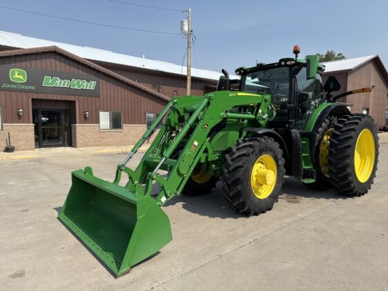 2024 John Deere 6R 215