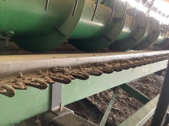 2017 John Deere 630F - Image 6