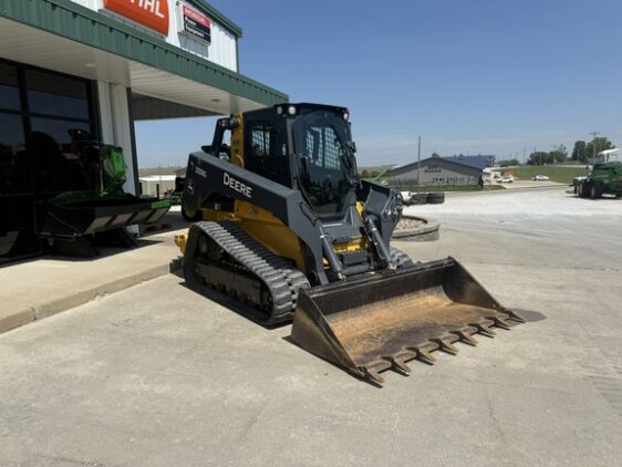 2018 John Deere 333G - Image 3