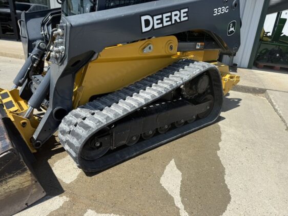 2018 John Deere 333G - Image 13