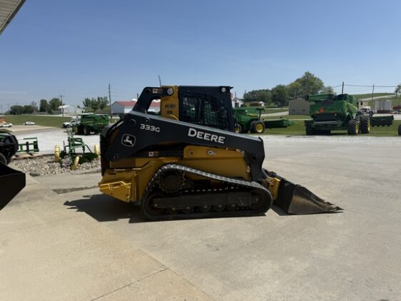 2018 John Deere 333G - Image 4