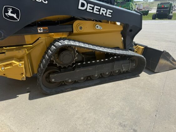 2018 John Deere 333G - Image 10