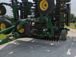 2023 John Deere 2660VT