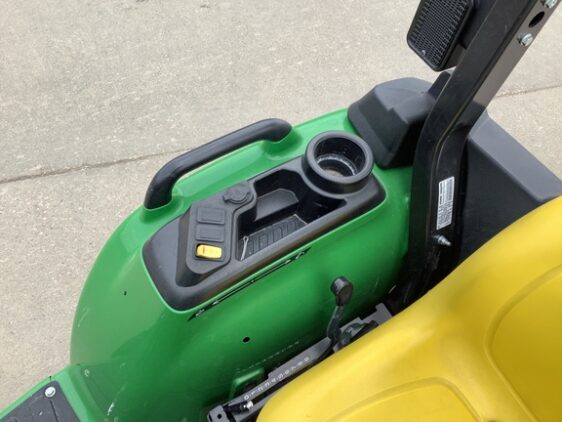 2022 John Deere 3038E - Image 10