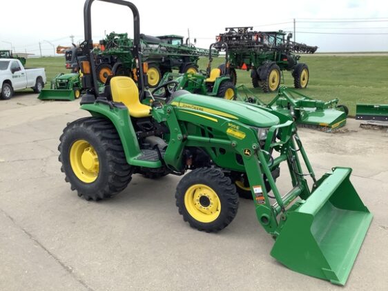 2022 John Deere 3038E - Image 4