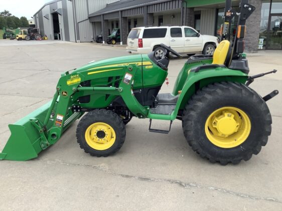 2022 John Deere 3038E - Image 9