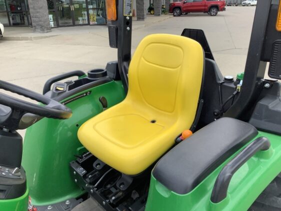 2022 John Deere 3038E - Image 11