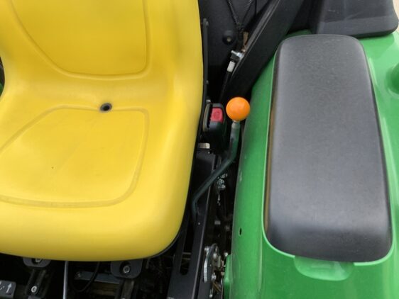 2022 John Deere 3038E - Image 12