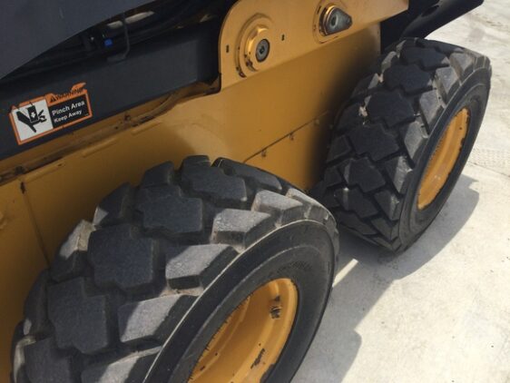 2020 John Deere 332G - Image 7