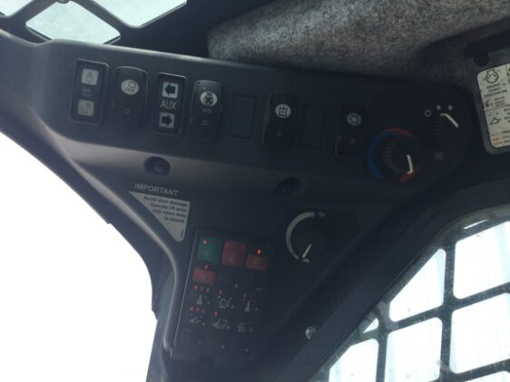 2020 John Deere 332G - Image 12