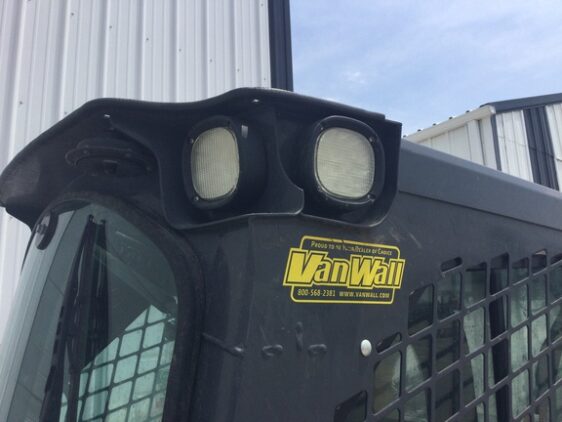 2020 John Deere 332G - Image 9