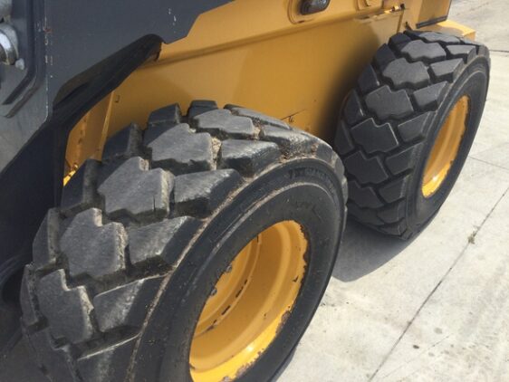 2020 John Deere 332G - Image 22