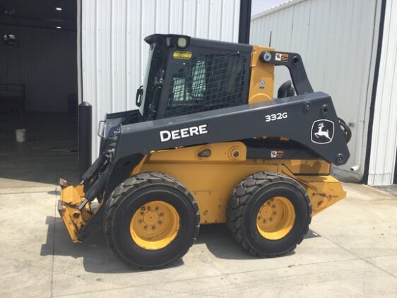 2020 John Deere 332G - Image 5