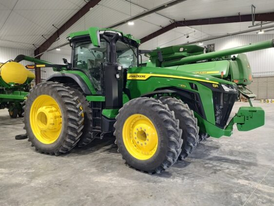2023 John Deere 8R 370 - Image 3