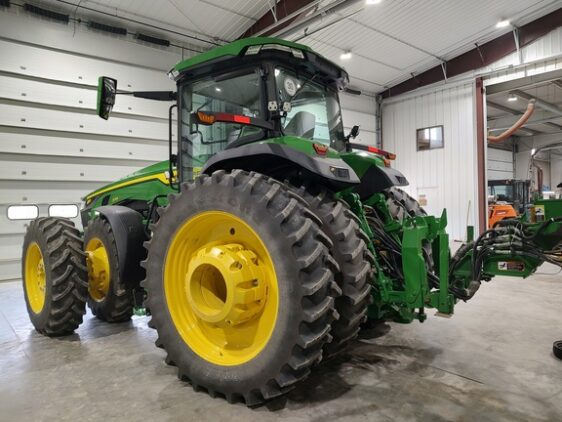 2023 John Deere 8R 370 - Image 2