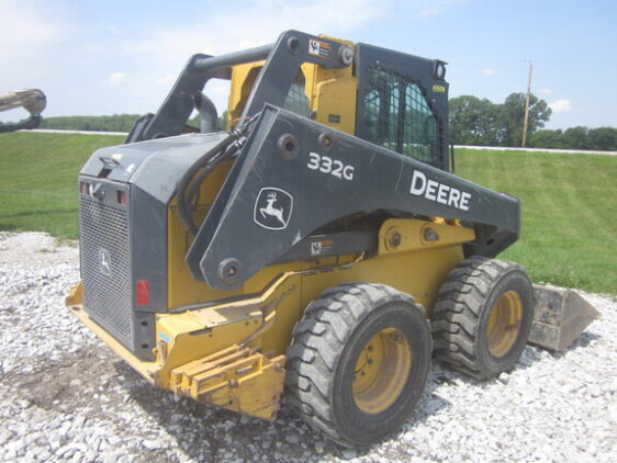 2017 John Deere 332G - Image 4