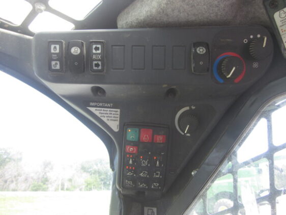2017 John Deere 332G - Image 6