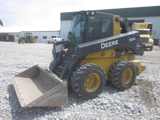 2017 John Deere 332G - Image 5