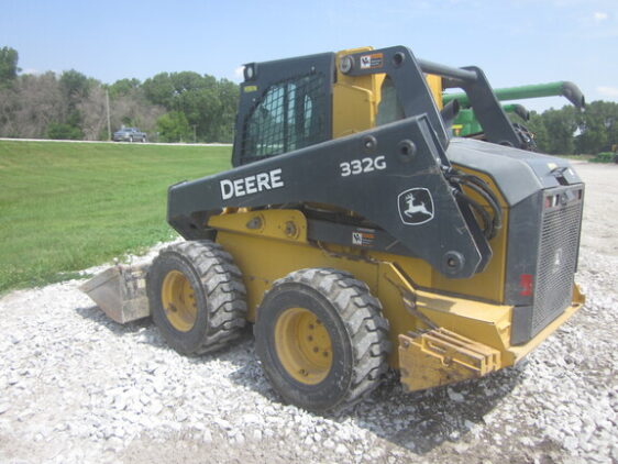 2017 John Deere 332G - Image 3