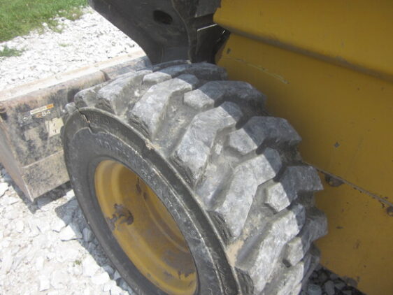 2017 John Deere 332G - Image 15
