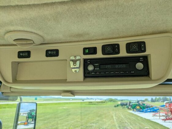 2020 John Deere 8320R - Image 10